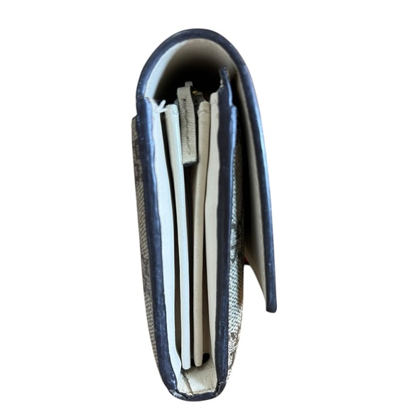 Gucci GG Supreme Continental Wallet in white, tan and red & green bow - Picture 4 of 11